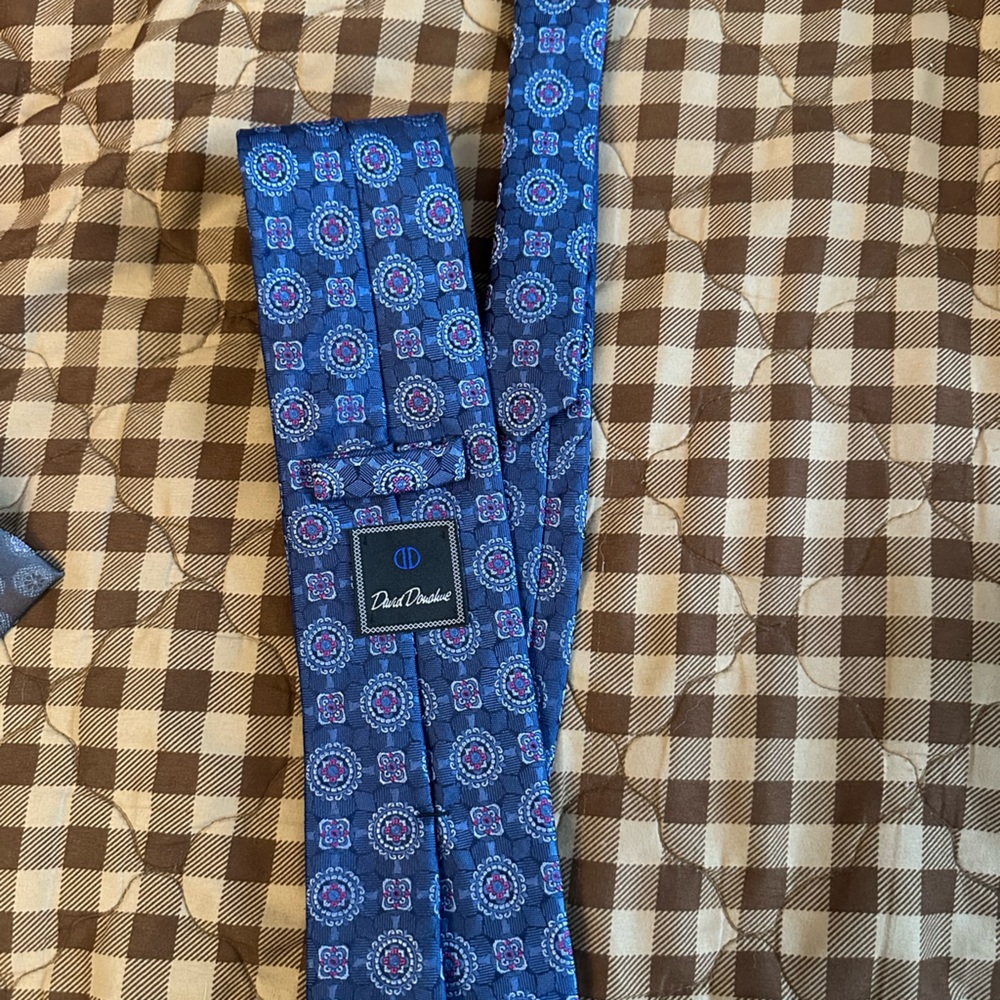 David Donahue Blue Medallion Silk Tie